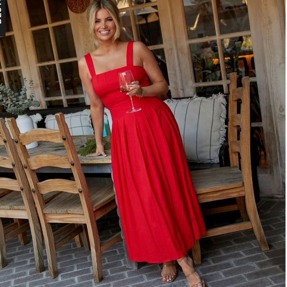 VICI x Amber Lancaster Meadow Pleated Linen Midi Dress - Picture 2 of 11